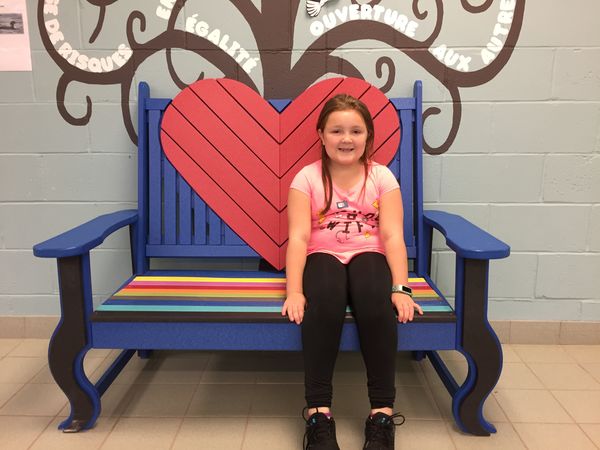 Devoilement D Un Banc De L Amitie A L Ecole Elementaire La Source